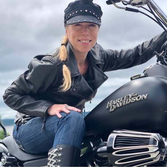 Meet your Posher, Erin - Picture 1 of 9